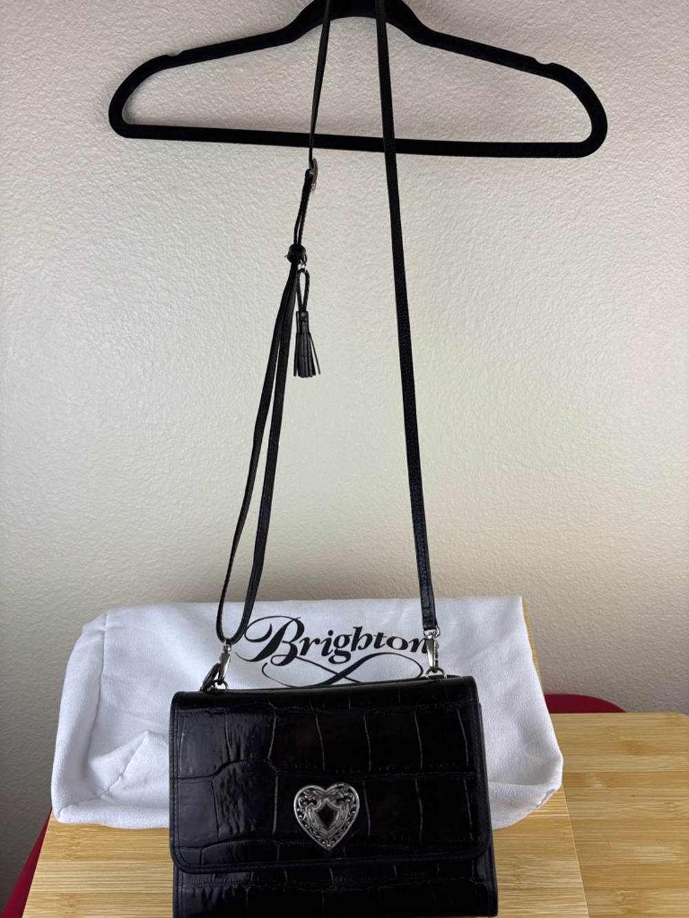 Brighton Black Croc-Embossed Crossbody Wallet Purse Heart Clasp W/Bag VTG